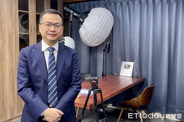 ▲▼  羅智強在立法院辦公室設置直播間 。（圖／記者鄭佩玟攝）