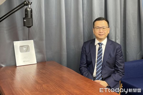 ▲▼  羅智強在立法院辦公室設置直播間 。（圖／記者鄭佩玟攝）