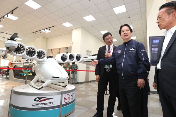 ▲▼副總統賴清德參訪「亞洲無人機AI創新應用研發中心」。（圖／總統府提供）