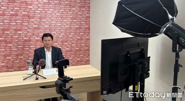 ▲▼ 謝龍介、徐巧芯在國會辦公室設置直播間  。（圖／記者崔至雲攝）