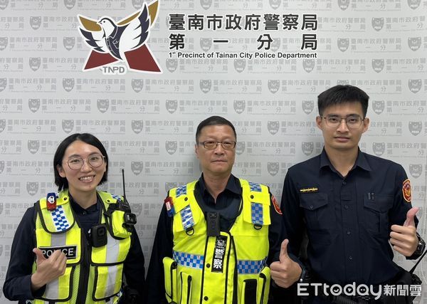 ▲台南市警一分局警員陳妙如、巡佐謝忠舜、警員蔡宇杰（左起），共同阻止王姓男子再被詐騙20萬元。（圖／記者林東良翻攝，下同）