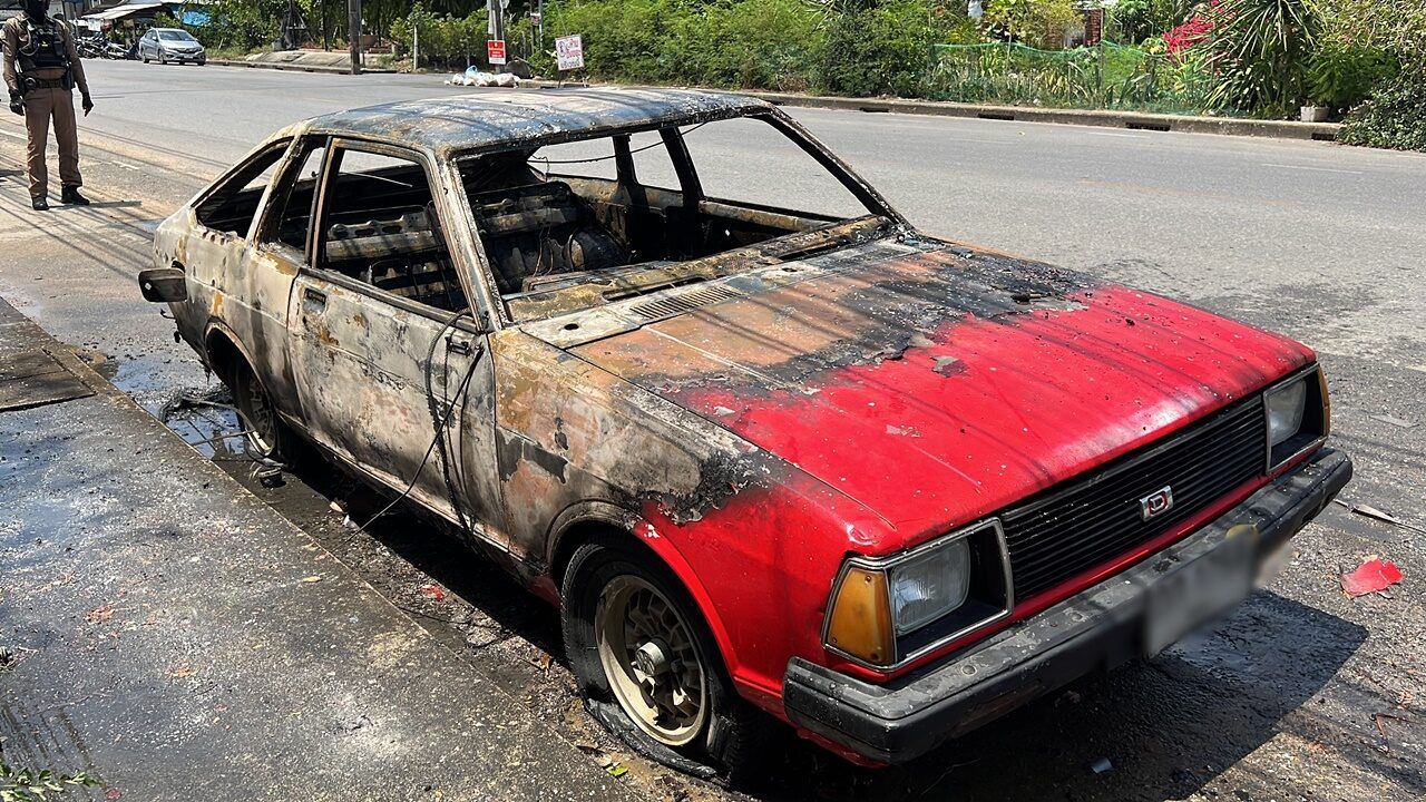 ▲▼在車上玩打火機！小兄妹燒光整輛車。（圖／翻攝自民意報）