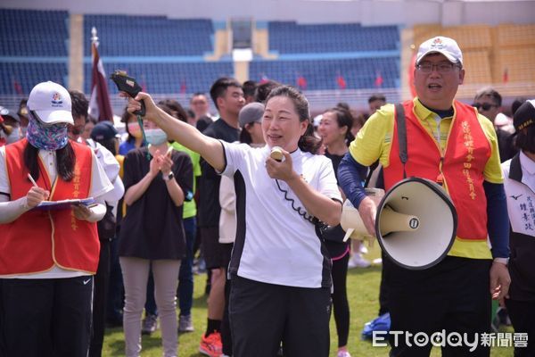 ▲▼花蓮縣軍公教聯合運動會於縣立田徑場熱鬧展開。（圖／花蓮縣政府提供，下同）