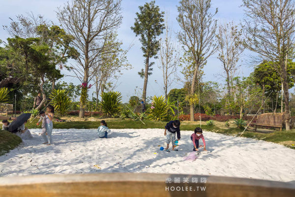 ▲▼台南雅聞湖濱療癒森林入園免門票景點，超美夢幻玫瑰花園、還有歐風泥作城堡。（圖／虎麗提供）