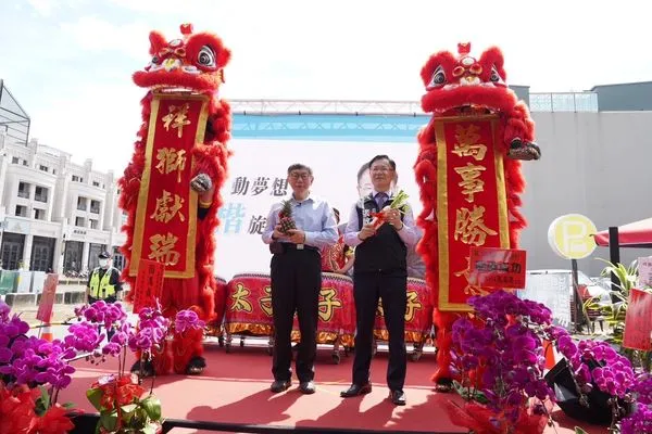 ▲▼柯文哲出席張啓楷嘉義服務處揭牌儀式。（圖／民眾黨提供）