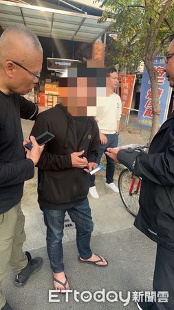 ▲台南市警永康分局持台南地檢署核發之拘票及搜索票，將詐騙車手集團邱姓主嫌及李姓、林姓車手成員3人逮捕歸案，邱、李2人遭檢方聲押獲准。（圖／記者林東良翻攝，下同）