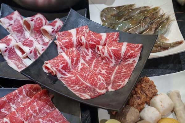 平日午餐698元通通吃到飽！14款肉肉、9種海鮮、11種進口冰淇淋