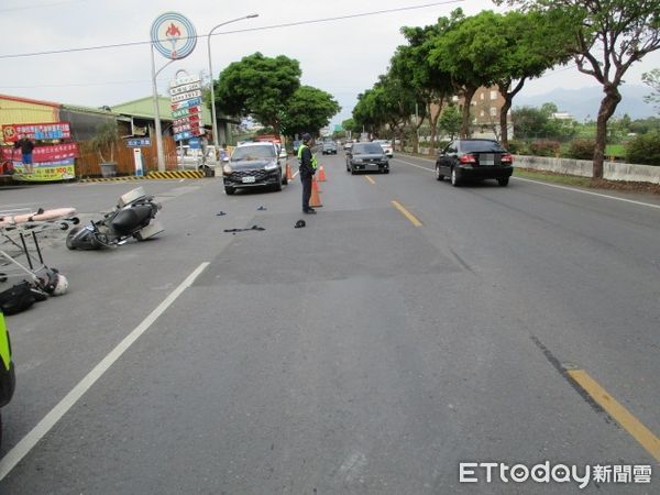 ▲▼二機車在三星鄉大埔加油站前相撞，釀一死一傷。（圖／記者游芳男翻攝，下同）