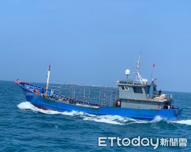 不只金門！台中港外4大陸漁船「越界不捕撈」 海巡署強力驅離