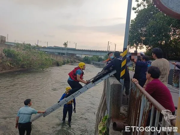 ▲▼一支枴杖留河邊！台中阿公散步失足溺水　一度無心跳「死神拔河中」。（圖／民眾提供）