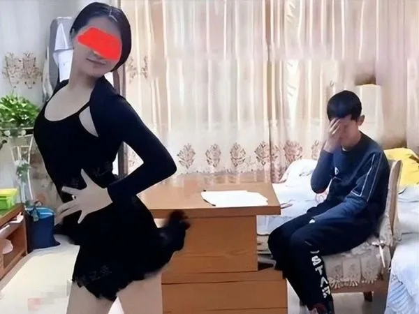 媽媽真的不要這樣！對兒子跳艷舞「色誘」，他不忍直視。（翻自《Phu Nu》）