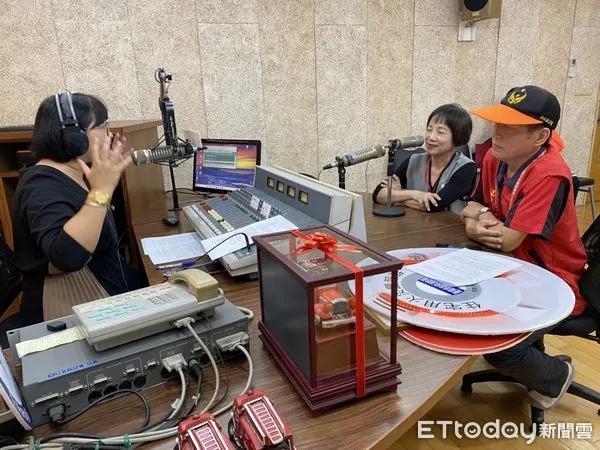 ▲台南市消防局與勝利電台共同關心防火宣導議題，錄製防火宣導節目公益播報，利用大眾傳播的力量，讓更多民眾了解防火防災的知識。（圖／記者林東良翻攝，下同）