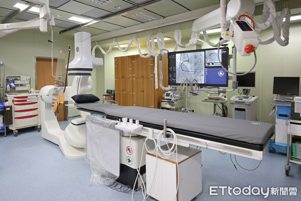 ▲▼花蓮慈院第二心導管室將使用15年的「心臟血管攝影X光機」升級更新完成，舉辦揭幕儀式。（圖／慈濟醫學中心提供，下同）