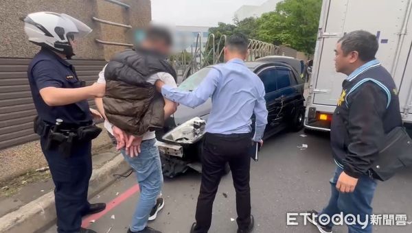 ▲▼     新莊警匪追逐，警方連轟7槍逮捕犯嫌        。（圖／記者陳以昇翻攝）