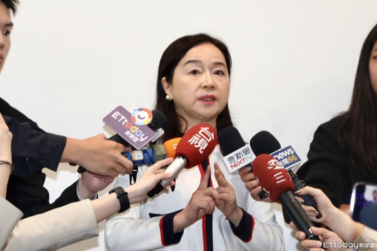 「想想2028總統選舉吧」！　周玉蔻逆風籲政院副署執行停砍年金