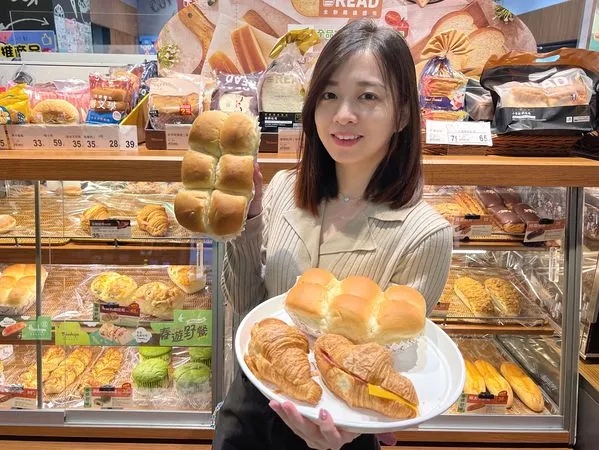 ▲▼全聯早餐神物被推爆！「原味奶油餐包」上市不久就成為人氣商品，另一款「阪急麵包火腿起司可頌」去年更熱銷210萬個。（圖／業者提供）