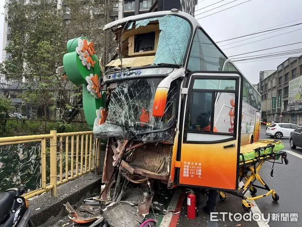 ▲▼竹東高中校車車禍。（圖／記者陳凱力翻攝）