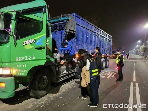▲台南市政府跨局處，並結合中央單位成立「台南市非法棄置跨局處廉政專案小組」，迄今查獲30處非法棄置場址並立即移送法辦。（圖／記者林東良翻攝，下同）