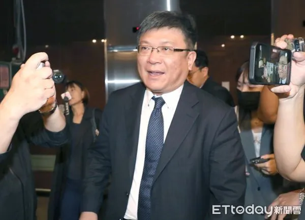 ▲▼經濟部次長 台電董事長曾文生出席民進黨團大會 電價凍漲相關。（圖／記者屠惠剛攝）