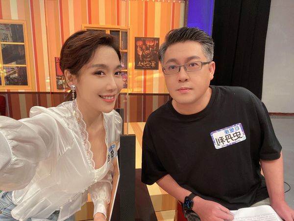 (外送稿用)▲依依和史丹利離婚。（圖／翻攝自依依臉書）