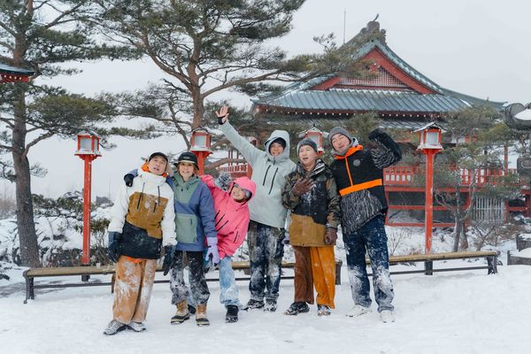 ▲《嗨!營業中》前進日本輕井澤浩子(左起)、莎莎、吳映潔、姚元浩、張立東、郭泓志。（圖／好看娛樂）