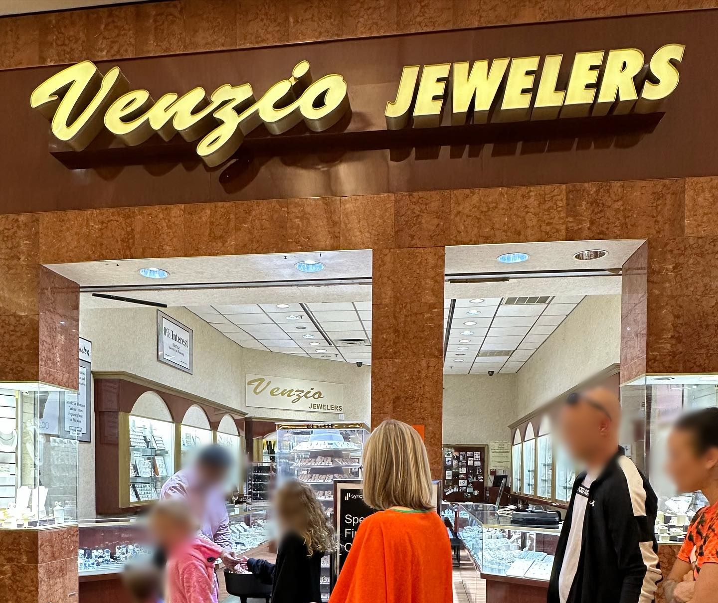 ▲▼  珠寶店「Venzio Jewelers」 。（圖／翻攝自臉書）
