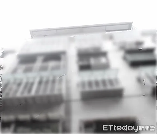 ▲▼三重一名男子爬牆返家踩空墜落慘死             。（圖／記者戴上容翻攝）