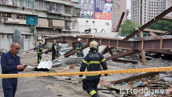 ▲▼士林工地牆面坍塌             。（圖／記者黃彥傑攝）