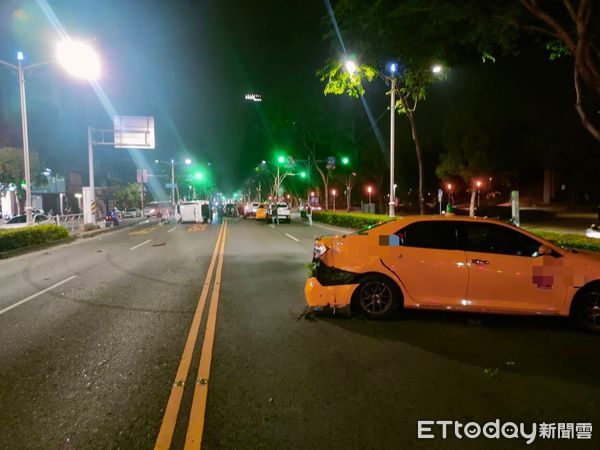 ▲▼高雄瑪莎拉蒂路口左轉突改直行，慘釀「5車連環撞」1駕駛送醫。（圖／記者賴文萱翻攝）