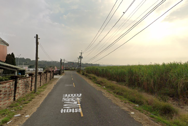 ▲▼施男騎車行經中坑里沙崙嘉104線公路時，遭鴿子撞擊摔車倒地             。（圖／翻攝Google Map）