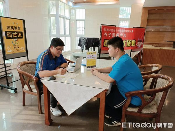 ▲▼   勞動部朴子就業中心329青年節 快閃校園提供「包套就業服務」   。（圖／記者翁伊森翻攝）