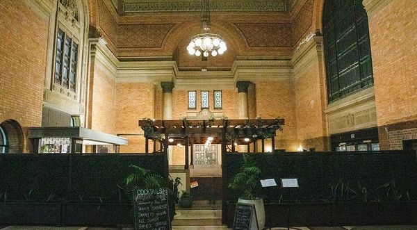 ▲▼Saffron Restaurant奧克蘭舊火車站的大廳裡的印度餐酒館。（圖／部落客小虎提供）