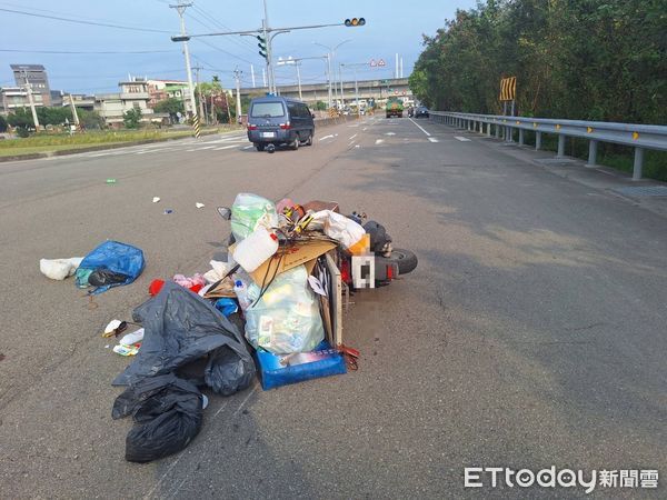 ▲▼頭份市隆恩路與中正一路82巷路口，29日下午廂型車擦撞機車，65歲女騎士不治。（圖／記者蔡文淵翻攝）