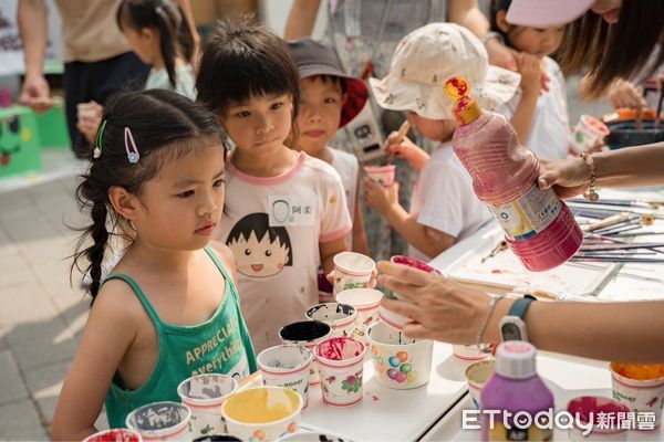 ▲《400＋》台南創新城市主題活動「府城香蜈蚣陣毛毛蟲大遊行」，於30日午後在西竹圍之丘文創園區熱鬧登場。（圖／記者林東良翻攝，下同）