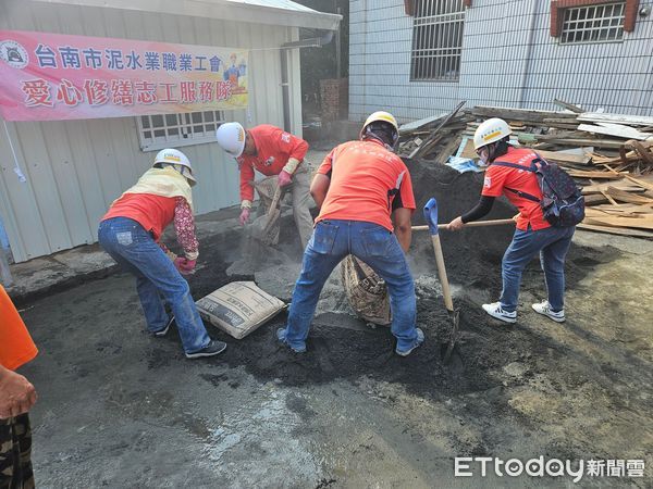 ▲台南市勞工局「做工行善團」，假日再度啟航為勞工弱勢族群修屋，31日兵分三路，前往柳營區、南區施工及前往仁德、永康、麻豆等4戶弱勢會勘房屋。（圖／記者林東良翻攝，下同）