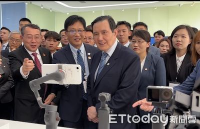 大疆台灣總裁親接待馬英九！介紹「直播神器」：鏡頭跟你走