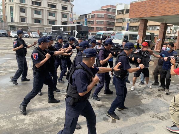 ▲彰化縣警局防搶轎，出動機動隊鎮暴。（圖／警方提供）