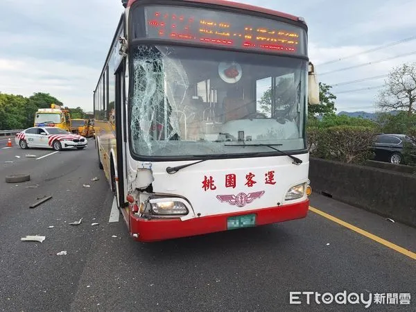 ▲▼國道3號南向56.5公里6車追撞             。（圖／記者楊淑媛攝）