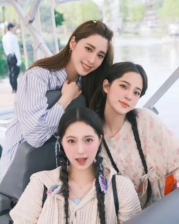 ▲歐陽3姊妹妮妮、娜娜、娣娣都進入演藝圈。（圖／翻攝自Instagram／niniouyang）