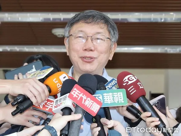 ▲▼柯文哲到黨團開晨會 會後堵訪。（圖／記者屠惠剛攝）