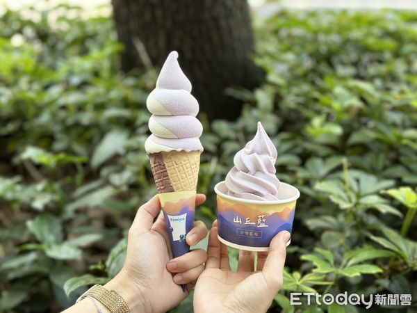 ▲▼全家Fami!ce推出全新「山丘藍台灣藍莓霜淇淋」。（圖／記者蕭筠攝）