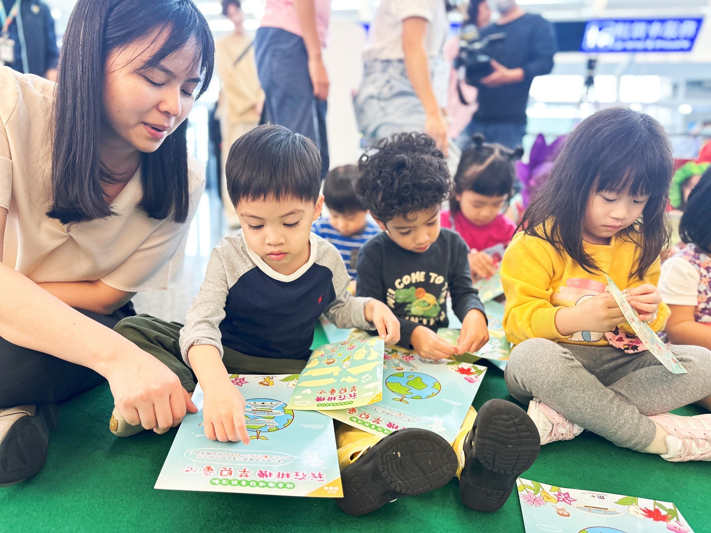 兒童節,扭蛋機,桃園機場,童趣,桃園彩芋季,機場限定            。（圖／桃園機場提供）