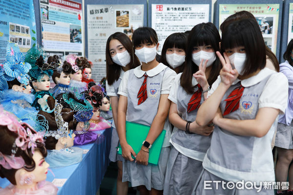 ▲今年時值台南建城400年，台南市長榮女中舉辦新課綱成果發表會，也緊扣該主題，展出相關意象的創作。（圖／記者林東良翻攝，下同）