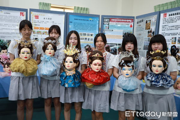 ▲今年時值台南建城400年，台南市長榮女中舉辦新課綱成果發表會，也緊扣該主題，展出相關意象的創作。（圖／記者林東良翻攝，下同）