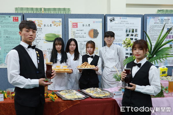 ▲今年時值台南建城400年，台南市長榮女中舉辦新課綱成果發表會，也緊扣該主題，展出相關意象的創作。（圖／記者林東良翻攝，下同）