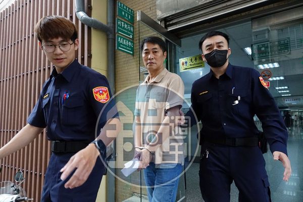 泰源監獄縱放殺人犯吳哲銘，矯正署1日撤銷假釋，2日將他拘提到案。