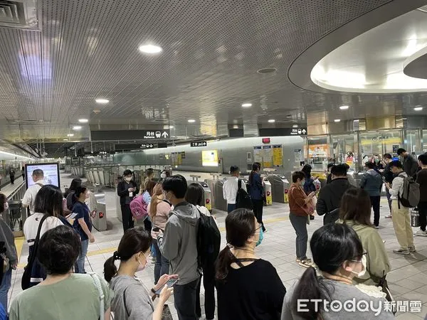 ▲▼0403地震，台北捷運停駛。（圖／記者袁茵攝）