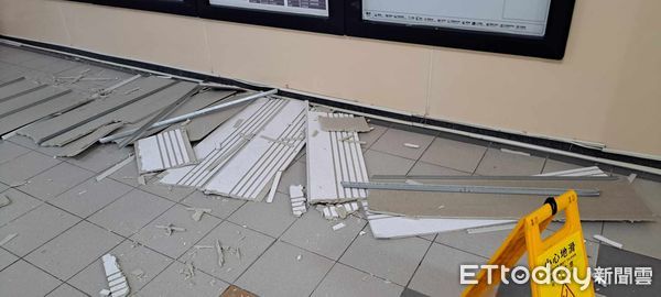 快訊／7.2強震！　汐止車站「大廳天花板掉落」。（圖／民眾提供）