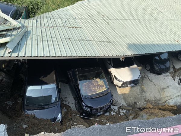▲▼新店區安泰路地基下陷，12名住戶緊急撤離             。（圖／記者陸運陞攝）