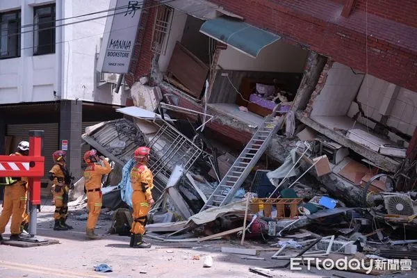 ▲▼花蓮縣長徐榛蔚及立委傅崐萁陪同副總統賴清德前往勘災、瞭解災害情形及救援進度。（圖／花蓮縣政府提供，下同）